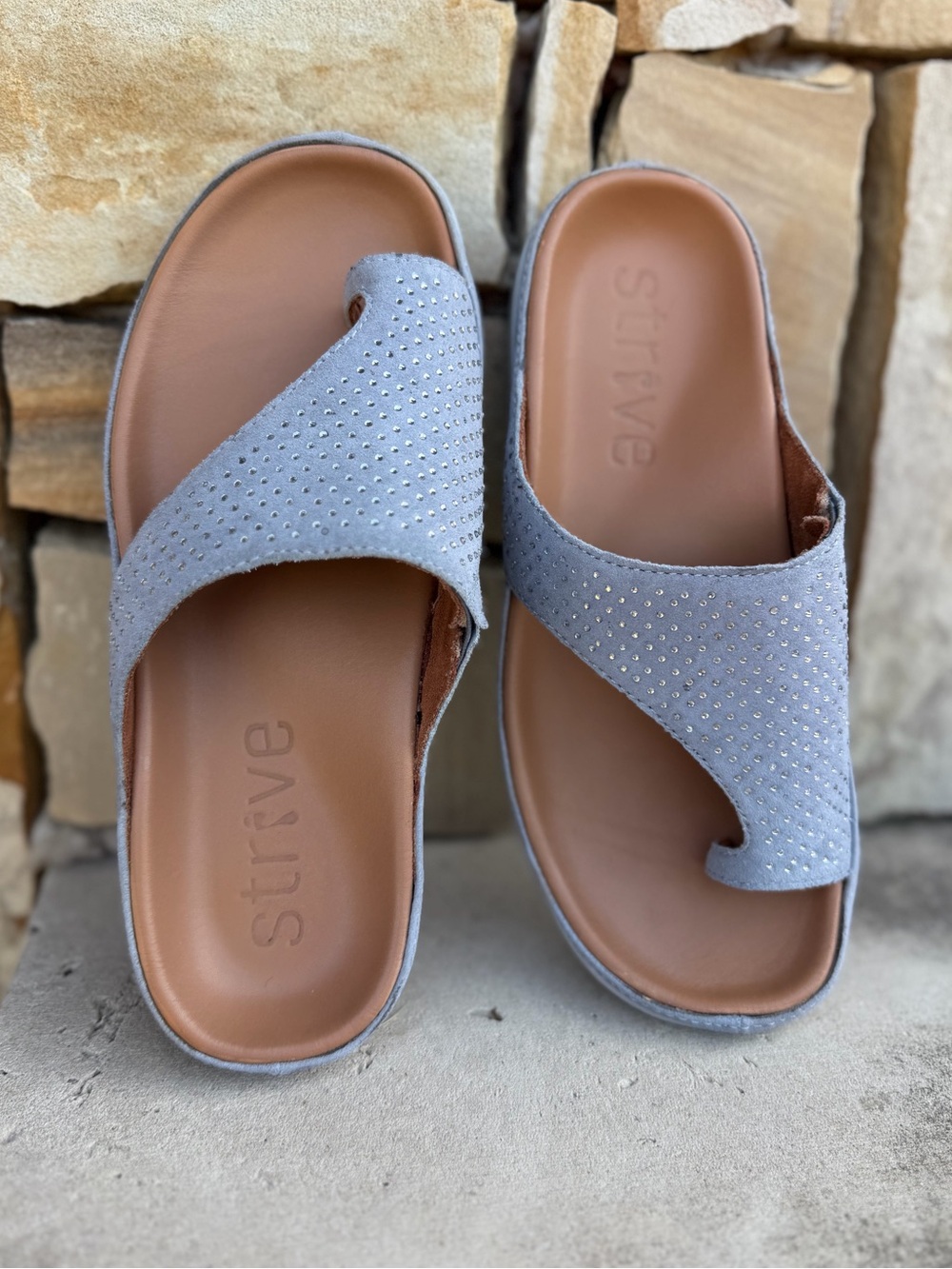 Strive Belize II Slip-On Women's Suede Sandal with arch support Sz-6.   I